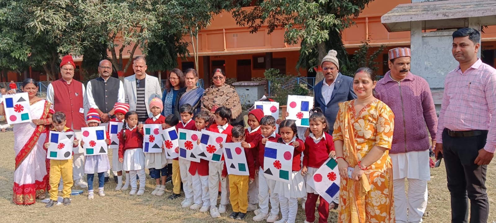 अररिया फोटो:गणित मेला को लेकर आयोजित कार्यक्रम में बच्चे और अतिथि अररिया फोटो:गणित मेला को लेकर आयोजित कार्यक्रम में बच्चे और अतिथि