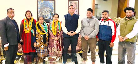 कांग्रेस में शामिल हुईं पल्लवी गोयल और उनकी सहयोगी कांग्रेस में शामिल हुईं पल्लवी गोयल और उनकी सहयोगी
