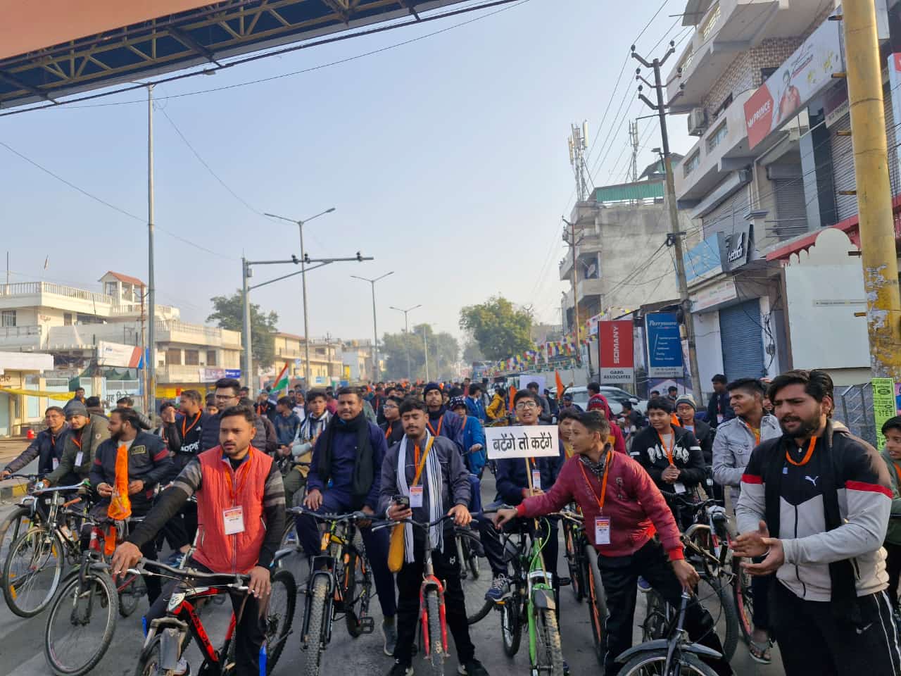 साहसिक यात्रा में उमड़ी स्वयंसेवकों की भीड़ साहसिक यात्रा में उमड़ी स्वयंसेवकों की भीड़