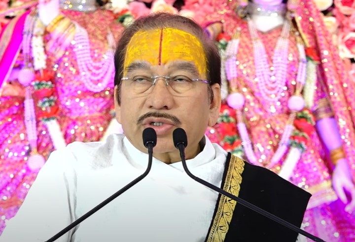 पंचायत भवन परिसर में जिगर मंच पर श्रीमद्भागवत कथा के शुभारंभ पर संबोधित करते श्रीकृष्ण चंद्र शास्त्री ठाकुर जी महाराज। पंचायत भवन परिसर में जिगर मंच पर श्रीमद्भागवत कथा के शुभारंभ पर संबोधित करते श्रीकृष्ण चंद्र शास्त्री ठाकुर जी महाराज।