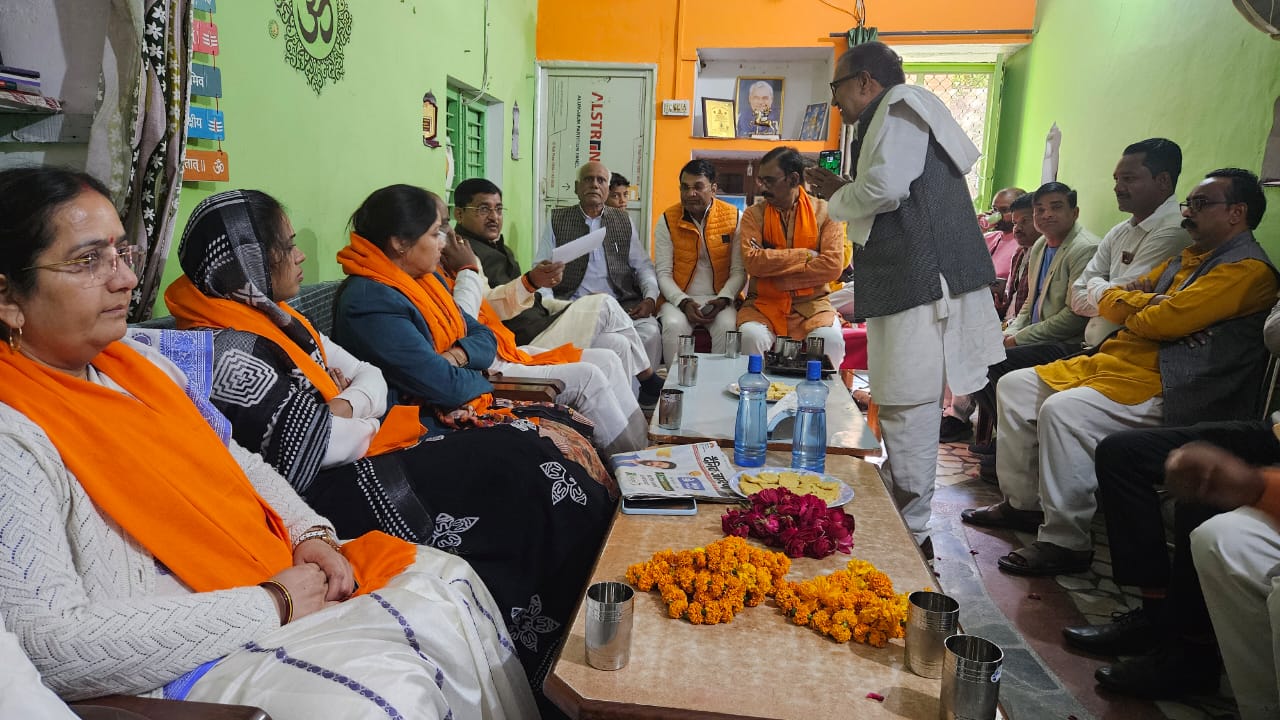 प्रभारी मंत्री ने किसानों की शिकायत पर खरीद प्रभारियों को लगाई फटकार प्रभारी मंत्री ने किसानों की शिकायत पर खरीद प्रभारियों को लगाई फटकार