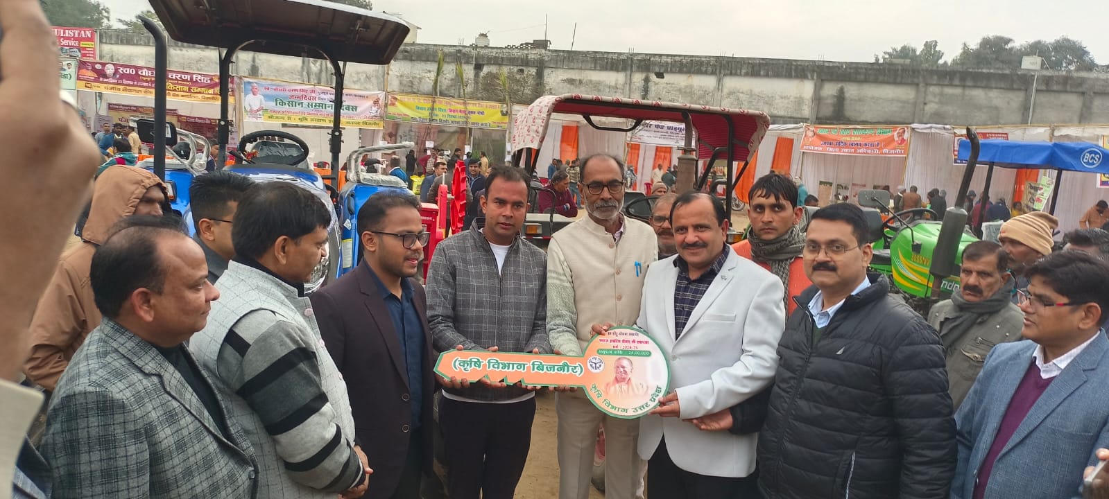 किसानों का सम्मान करते हुए किसानों का सम्मान करते हुए