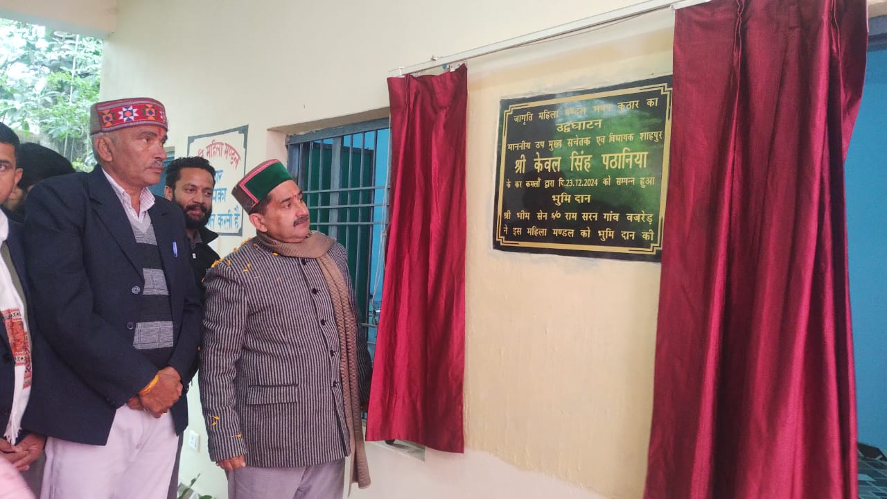 महिला मंडल भवन का लोकार्पण करते हुए उप मुख्यस्चतेक। महिला मंडल भवन का लोकार्पण करते हुए उप मुख्यस्चतेक।