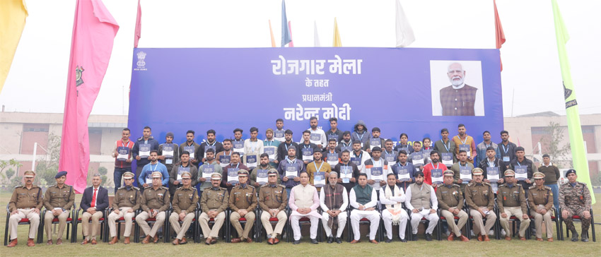 सीआरपीएफ ग्रुप केंद्र बहालगढ़ में केंद्रीय सहकारिता राज्यमंत्री कृष्णपाल गुर्जर नियुक्ति पत्र पाने वाले युवाओं के साथ । सीआरपीएफ ग्रुप केंद्र बहालगढ़ में केंद्रीय सहकारिता राज्यमंत्री कृष्णपाल गुर्जर नियुक्ति पत्र पाने वाले युवाओं के साथ ।