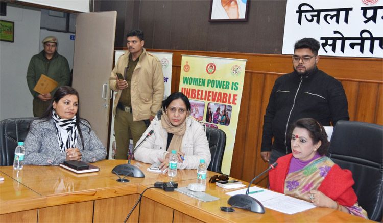 23 Snp-1  सोनीपत: हरियाणा राज्य महिला आयोग की चेयरपर्सन         रेनू भाटिया सुनवाई करते हुए