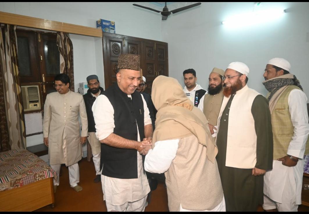 भाजपा सांसद गुलाम अली खटाना ने ऐतिहासिक दारुल उलूम देवबंद का दौरा किया भाजपा सांसद गुलाम अली खटाना ने ऐतिहासिक दारुल उलूम देवबंद का दौरा किया