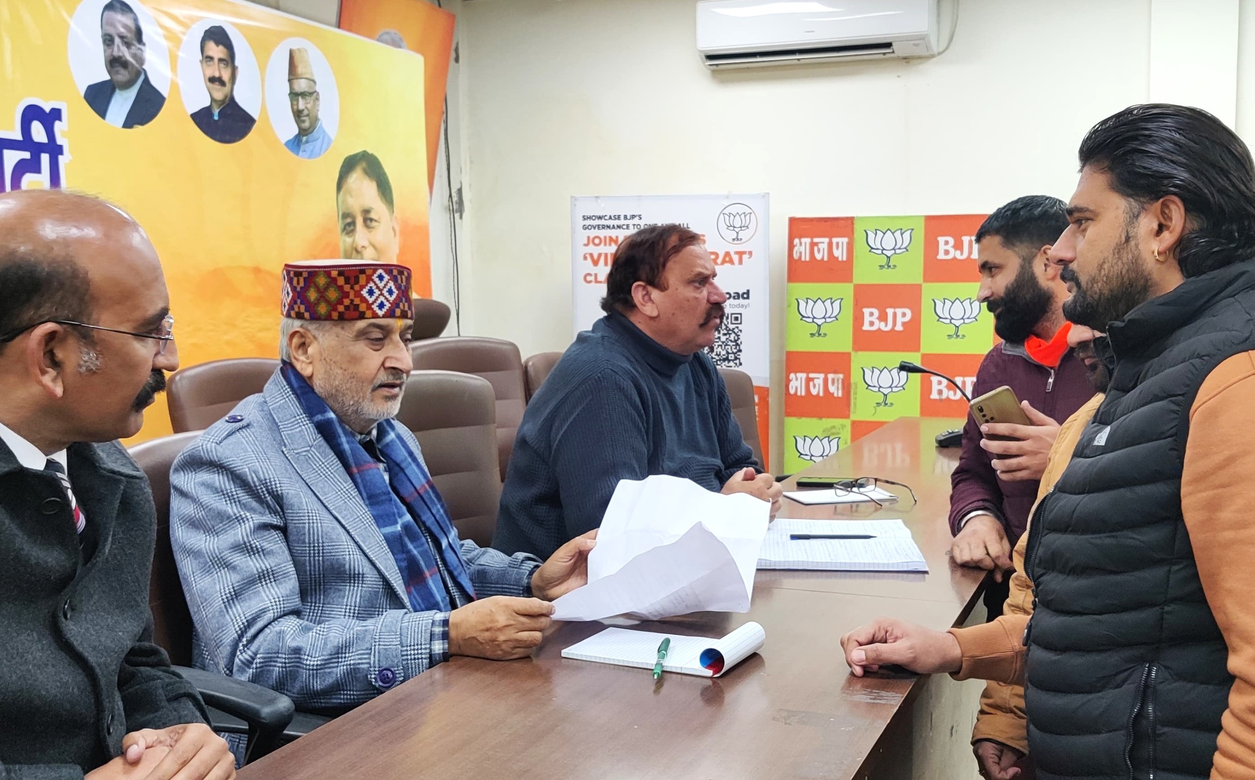 भाजपा नेताओं ने त्रिकुटा नगर मुख्यालय में जन शिकायतों को संबोधित किया भाजपा नेताओं ने त्रिकुटा नगर मुख्यालय में जन शिकायतों को संबोधित किया