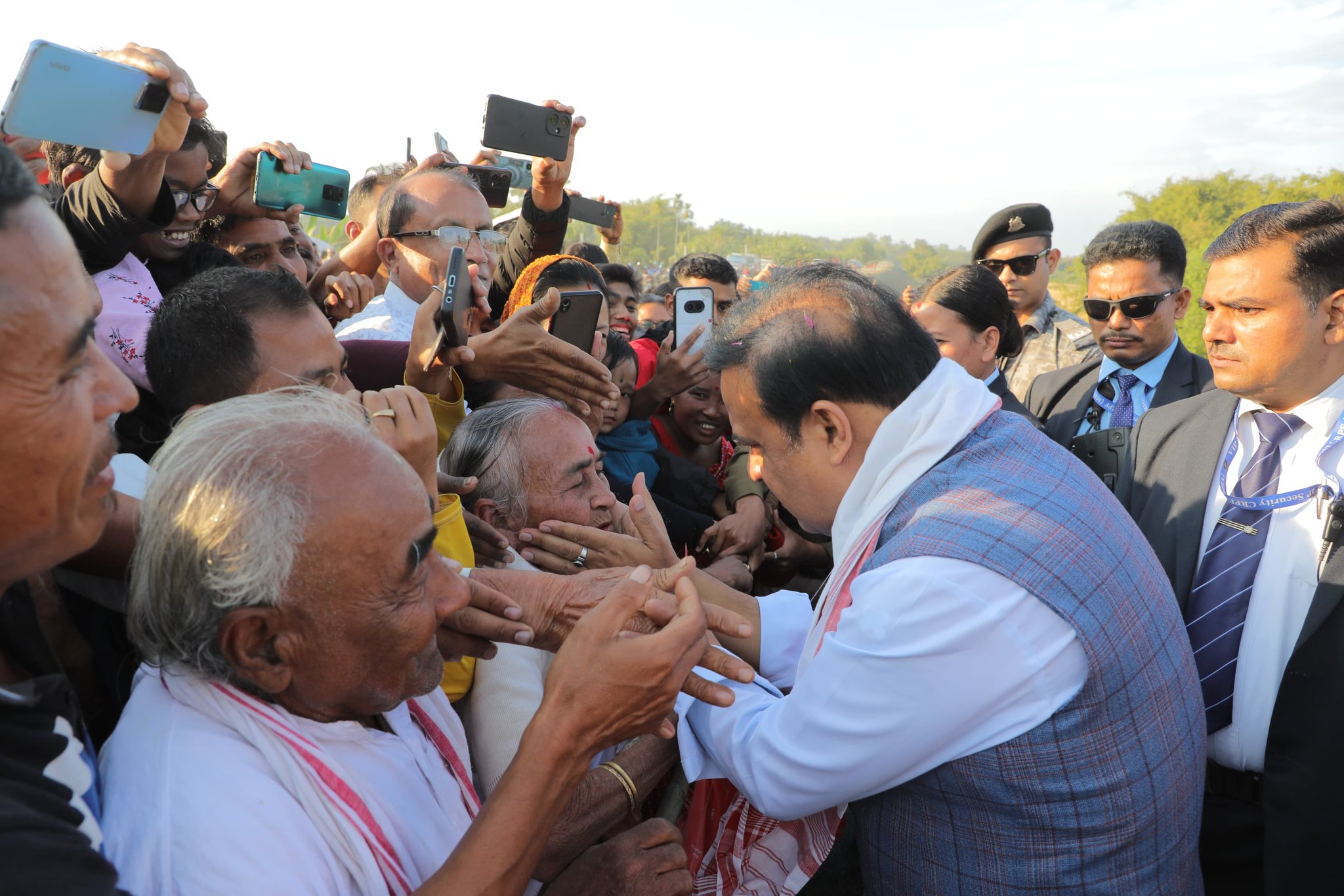 मुख्यमंत्री डॉ हिमंत बिस्व सरमा द्वारा सोशल मीडिया पर साझा की गई तस्वीर। मुख्यमंत्री डॉ हिमंत बिस्व सरमा द्वारा सोशल मीडिया पर साझा की गई तस्वीर।