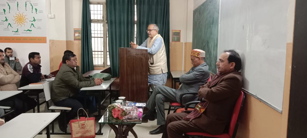 केंद्रीय विश्वविद्यालय में आयोजित व्याख्यान में मौजूद वक्ता व अन्य। केंद्रीय विश्वविद्यालय में आयोजित व्याख्यान में मौजूद वक्ता व अन्य।