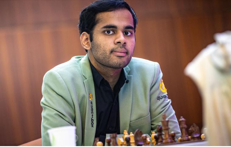 कतर मास्टर्स 2024 के दौरान एक्शन में भारत के अर्जुन एरिगैसी कतर मास्टर्स 2024 के दौरान एक्शन में भारत के अर्जुन एरिगैसी