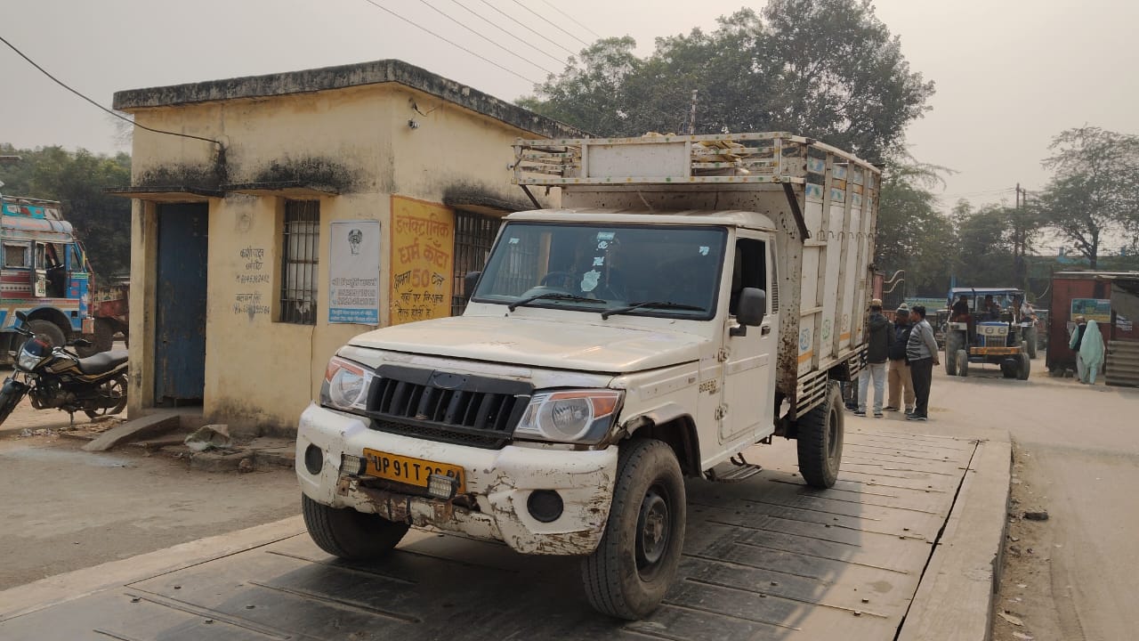 छापेमारी में 22 कुन्तल प्रतिबन्धित पालीथिन जब्त छापेमारी में 22 कुन्तल प्रतिबन्धित पालीथिन जब्त