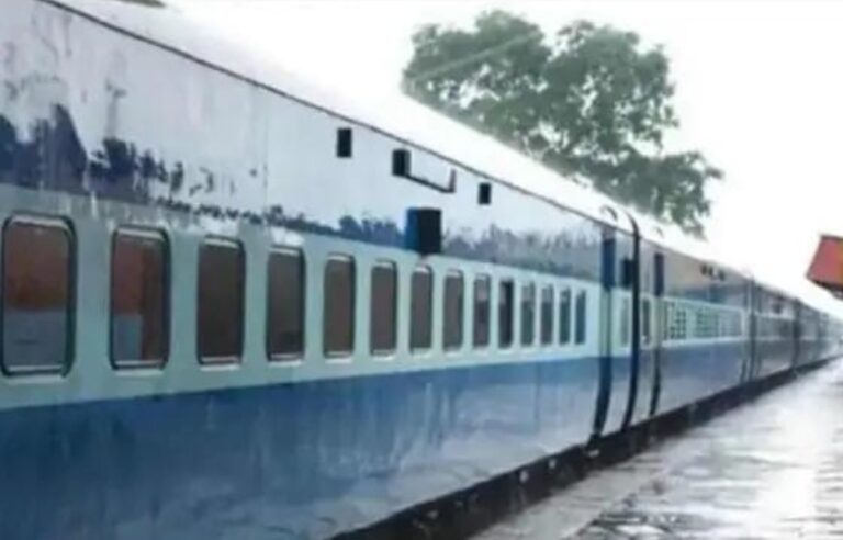 रेल की फोटो रेल की फोटो