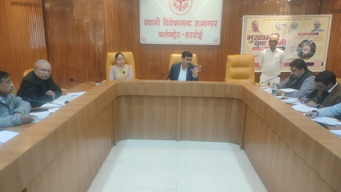 निर्माण व सेवा क्षेत्र के लिए 5 लाख तक का ब्याज मुक्त व बिना गारंटी के लोन प्राप्त किया जा सकता है:- मंगला प्रसाद सिंह निर्माण व सेवा क्षेत्र के लिए 5 लाख तक का ब्याज मुक्त व बिना गारंटी के लोन प्राप्त किया जा सकता है:- मंगला प्रसाद सिंह