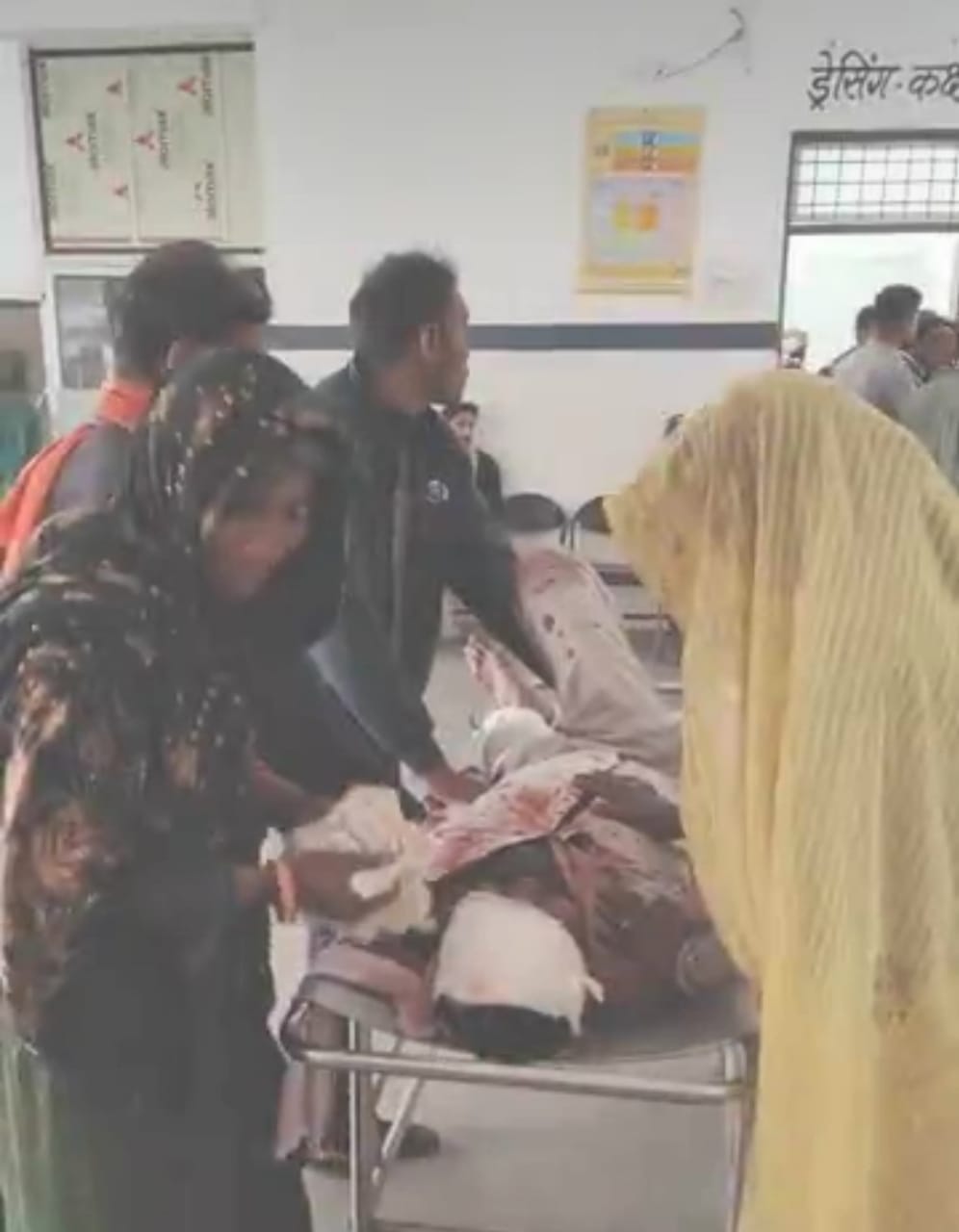 तीन घायल,दो की हालत गंभीर तीन घायल,दो की हालत गंभीर