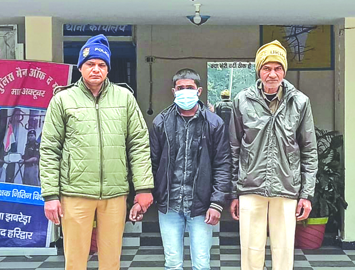 पुलिस गिरफ्त में आरोपित