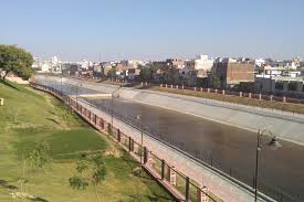 पतंग लूटने के चक्कर द्रव्यवती नदी में गिरा दस वर्षीय बालक पतंग लूटने के चक्कर द्रव्यवती नदी में गिरा दस वर्षीय बालक