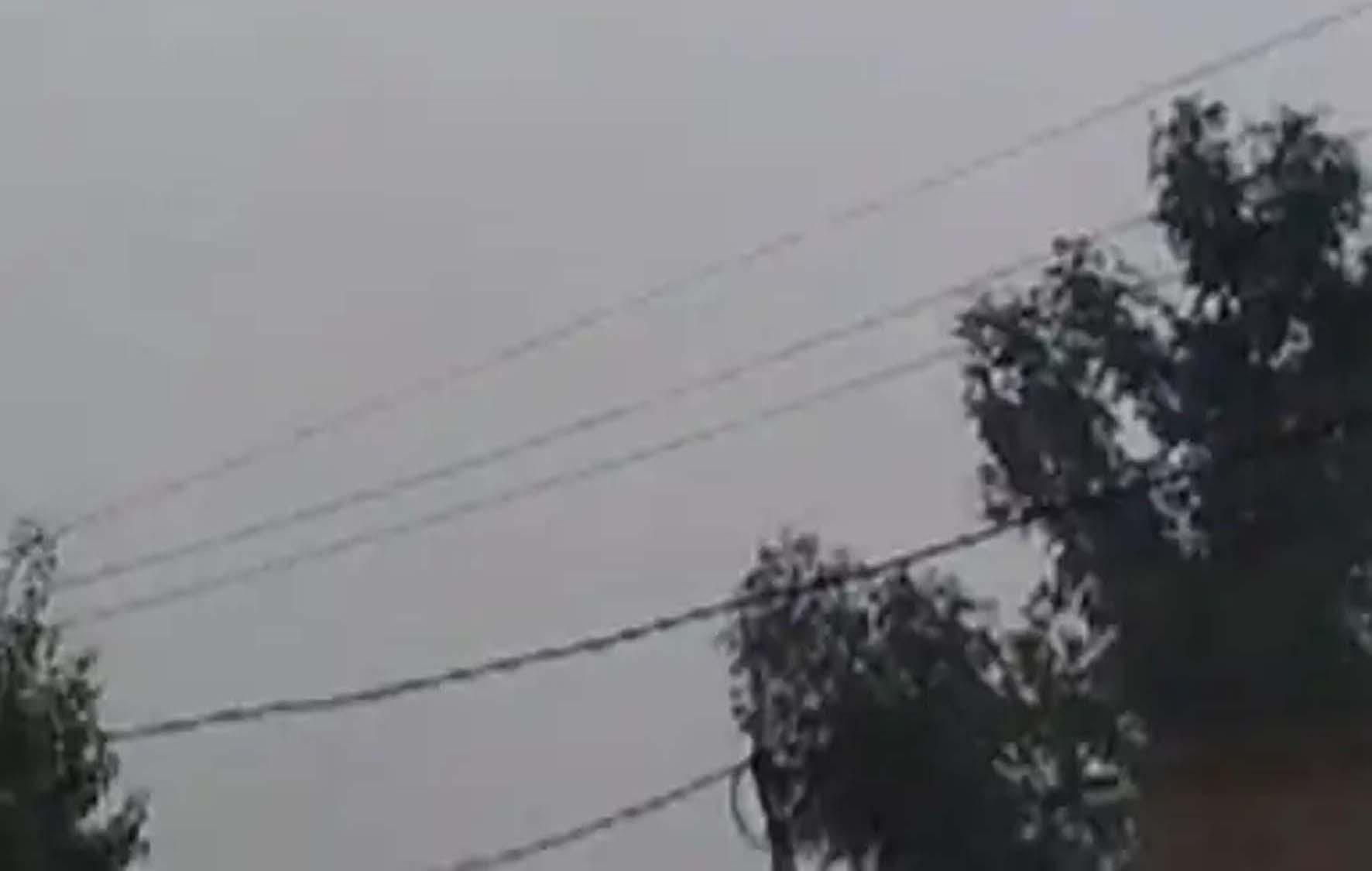 आसमान में छाए बादल। आसमान में छाए बादल।