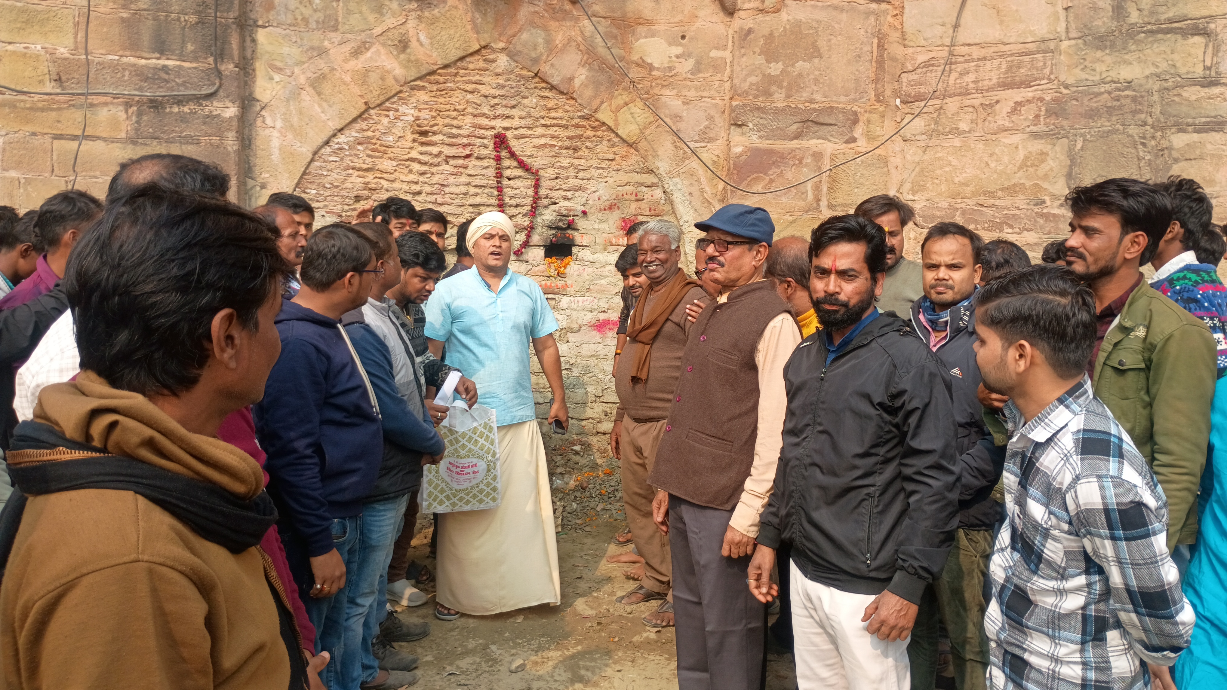 शाही पुल के नीचे काली माता मंदिर का दावा लोगो ने शुरू किया पूजा अर्चना शाही पुल के नीचे काली माता मंदिर का दावा लोगो ने शुरू किया पूजा अर्चना