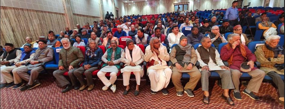 राष्ट्रधर्म पत्रिका के विमोचन में उपस्थित जन राष्ट्रधर्म पत्रिका के विमोचन में उपस्थित जन