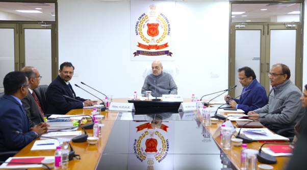 केन्द्रीय गृह मंत्री अमित शाह ने एनसीआरबी के साथ तीन नए आपराधिक कानूनों के कार्यान्वयन पर समीक्षा बैठक की केन्द्रीय गृह मंत्री अमित शाह ने एनसीआरबी के साथ तीन नए आपराधिक कानूनों के कार्यान्वयन पर समीक्षा बैठक की