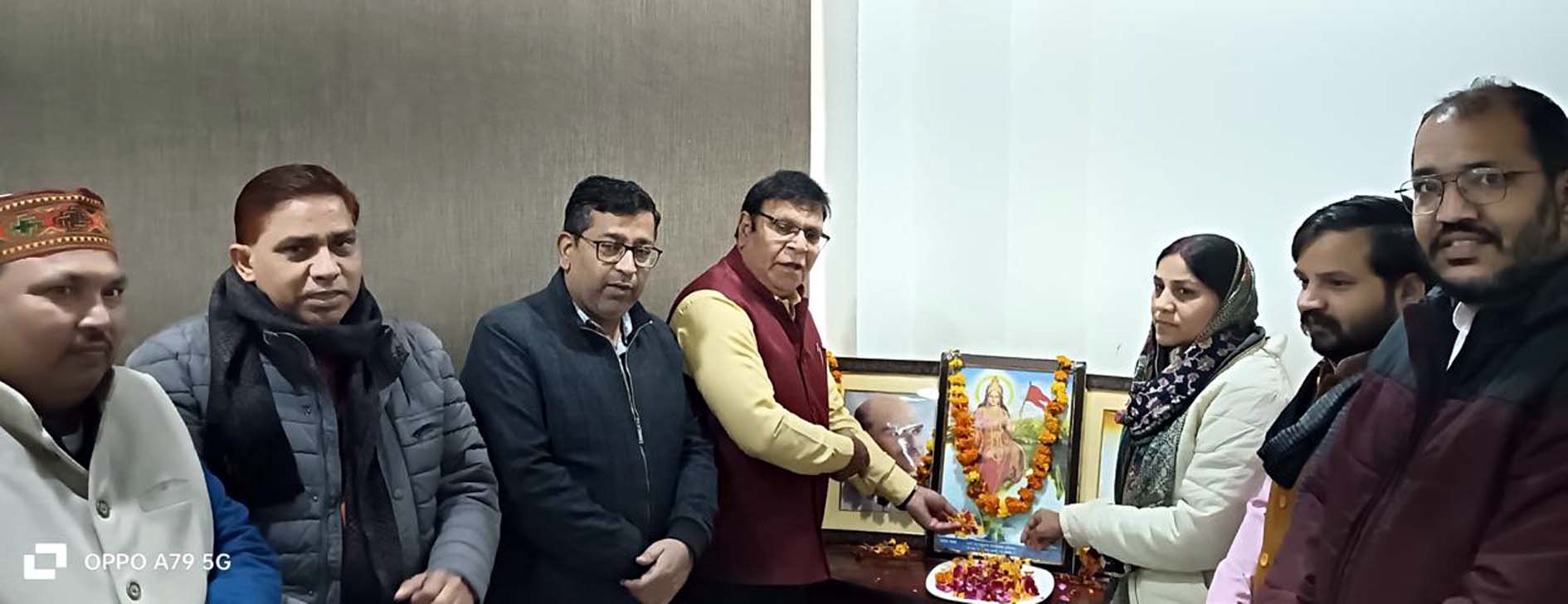 बैठक सेे पूर्व भारत माता के चित्र पर पुष्प अर्पित करते पूर्व जिला अध्यक्ष आशा खेदड़ एवं अन्य पदाधिकारी। बैठक सेे पूर्व भारत माता के चित्र पर पुष्प अर्पित करते पूर्व जिला अध्यक्ष आशा खेदड़ एवं अन्य पदाधिकारी।