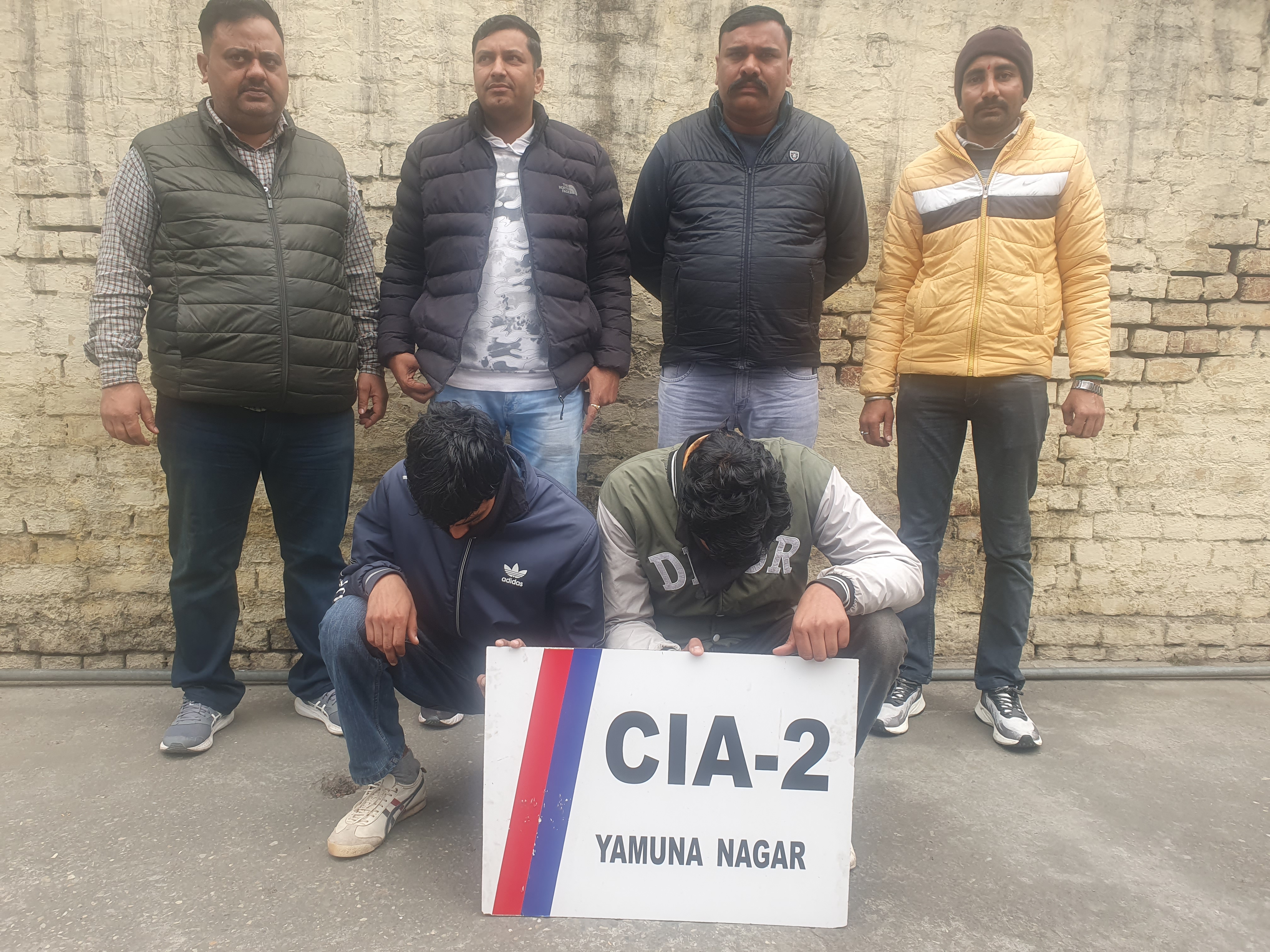 पुलिस की गिरफ्त में दोनों आरोपी पुलिस की गिरफ्त में दोनों आरोपी