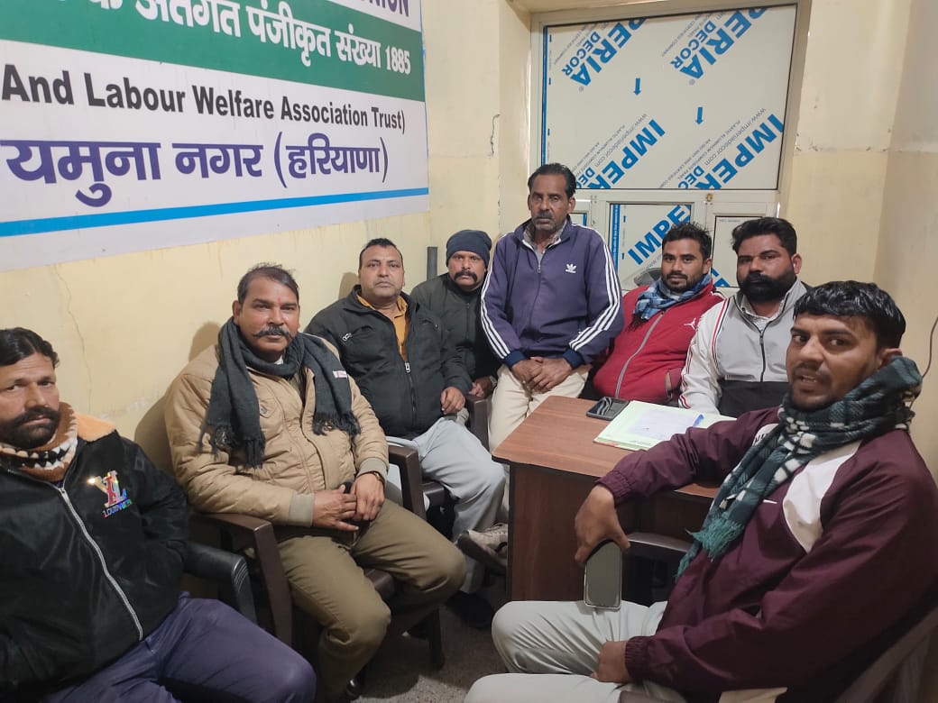 बैठक के दौरान सफाई कर्मचारी बैठक के दौरान सफाई कर्मचारी