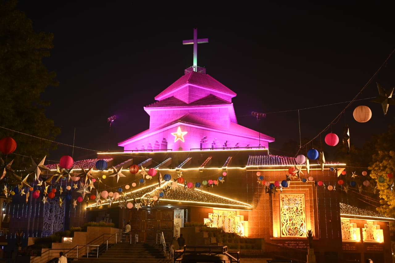 महागिरजा में सजावट महागिरजा में सजावट