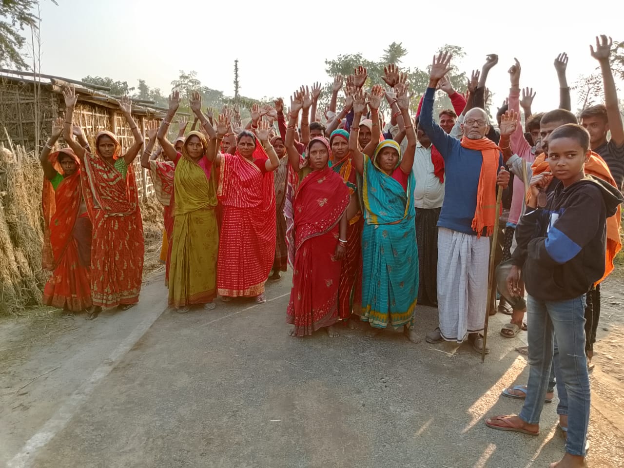अररिया फोटो:ग्रामीणों का प्रदर्शन