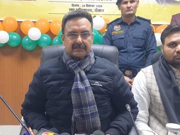 विधानसभा अध्यक्ष हरविंदर कल्याण पत्रकारों से बातचीत करते हुए विधानसभा अध्यक्ष हरविंदर कल्याण पत्रकारों से बातचीत करते हुए