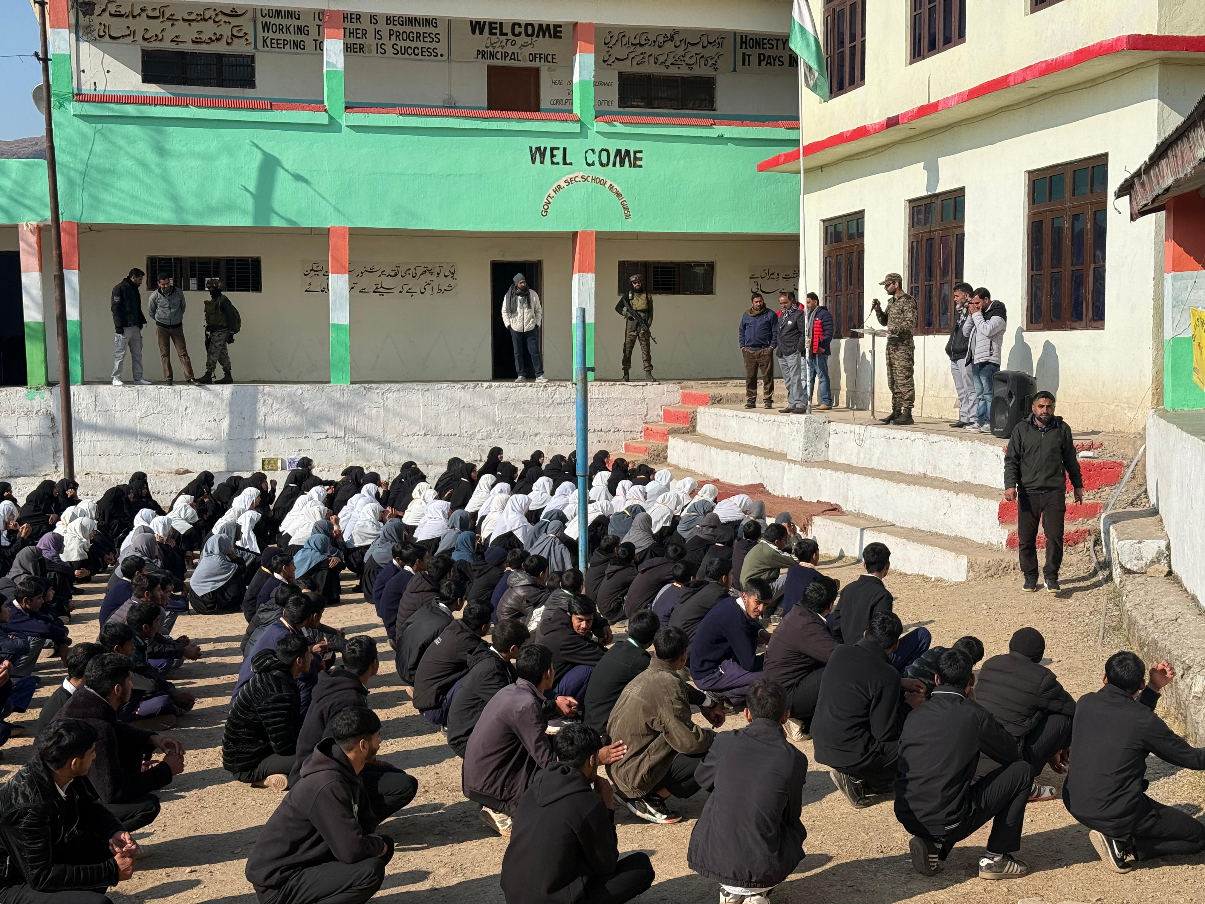 छात्रों के बीच सड़क सुरक्षा जागरूकता को बढ़ावा दिया