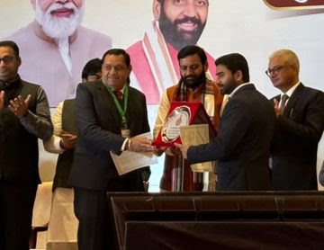मुख्यमंत्री नायब सिंह सैनी गुरुग्राम में कैथल के सीटीएम गुरविंदर सिंह को प्रदेश में पहला स्थान हासिल करने पर प्रशस्ति पत्र देकर सम्मानित करते हुए मुख्यमंत्री नायब सिंह सैनी गुरुग्राम में कैथल के सीटीएम गुरविंदर सिंह को प्रदेश में पहला स्थान हासिल करने पर प्रशस्ति पत्र देकर सम्मानित करते हुए