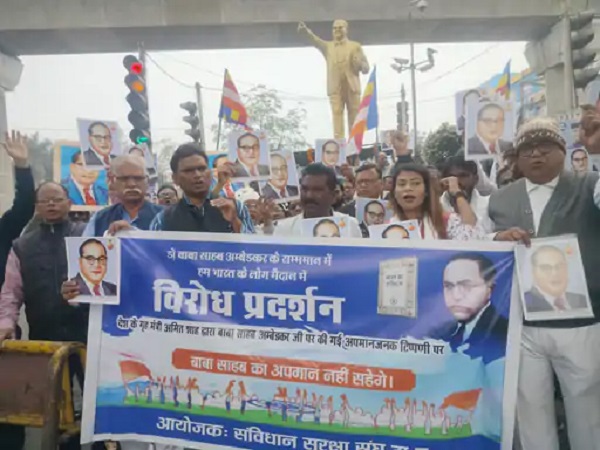 बहुजन समाज के लोगों ने भोपाल के बोर्ड ऑफिस चौराहे पर किया प्रदर्शन बहुजन समाज के लोगों ने भोपाल के बोर्ड ऑफिस चौराहे पर किया प्रदर्शन