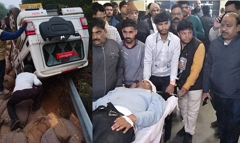 कार पर अनाज से भरा ट्रक पलटने के बाद घायलों को निकालते हुए कार पर अनाज से भरा ट्रक पलटने के बाद घायलों को निकालते हुए