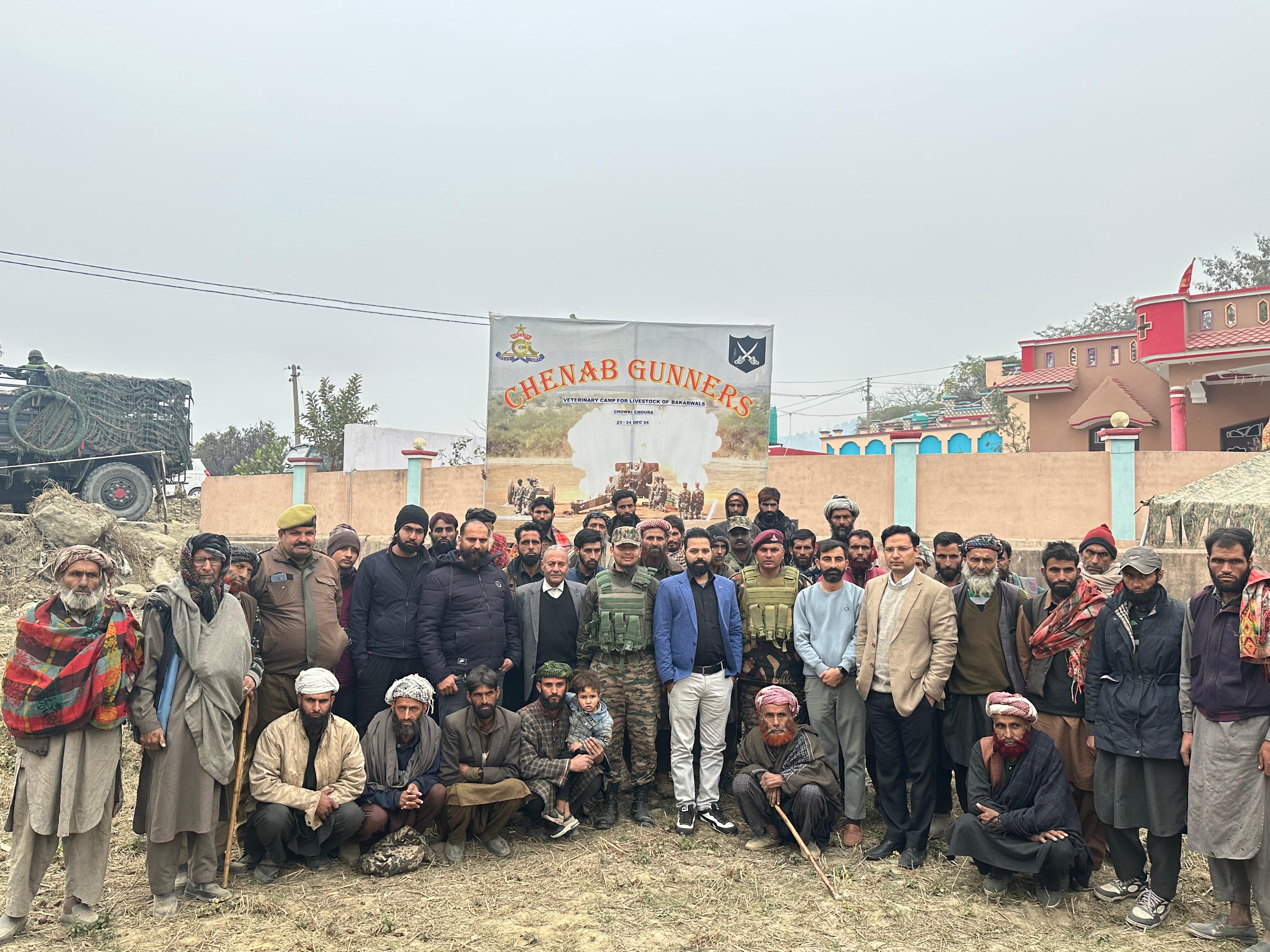 चिनाब गनर्स ने चौकी चौरा में पशु चिकित्सा शिविर का आयोजन किया चिनाब गनर्स ने चौकी चौरा में पशु चिकित्सा शिविर का आयोजन किया