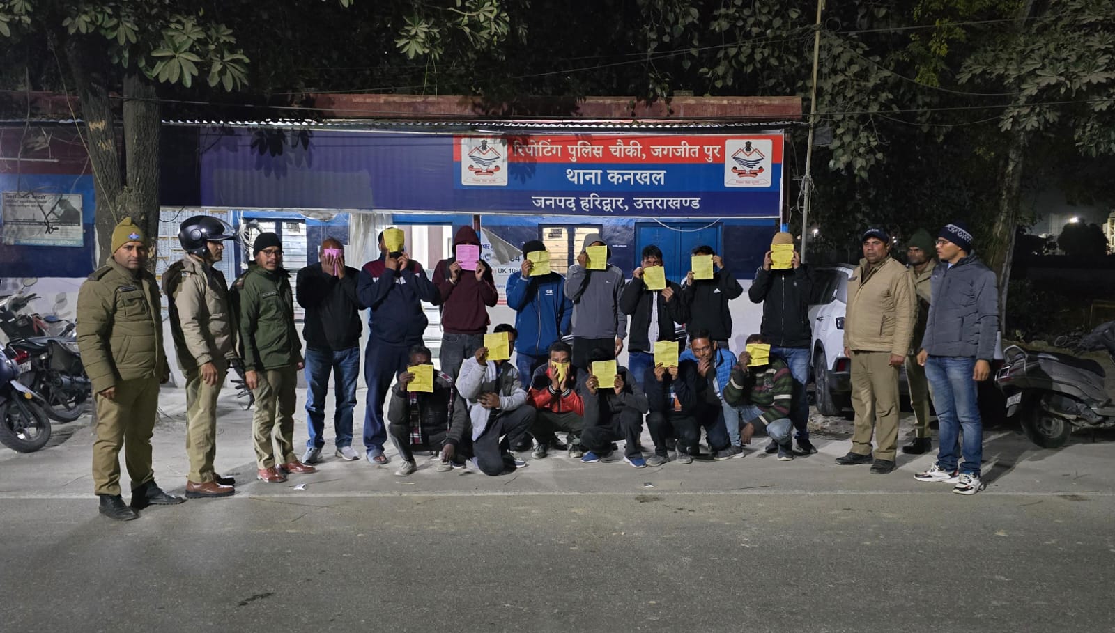 सार्वजनिक स्थल पर शराब पीकर हुड़दंग मचाने वाले सार्वजनिक स्थल पर शराब पीकर हुड़दंग मचाने वाले
