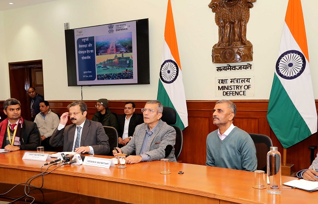 'राष्ट्र पर्व' वेबसाइट और इसके मोबाइल ऐप का शुभारंभ करते रक्षा सचिव राजेश कुमार सिंह 'राष्ट्र पर्व' वेबसाइट और इसके मोबाइल ऐप का शुभारंभ करते रक्षा सचिव राजेश कुमार सिंह