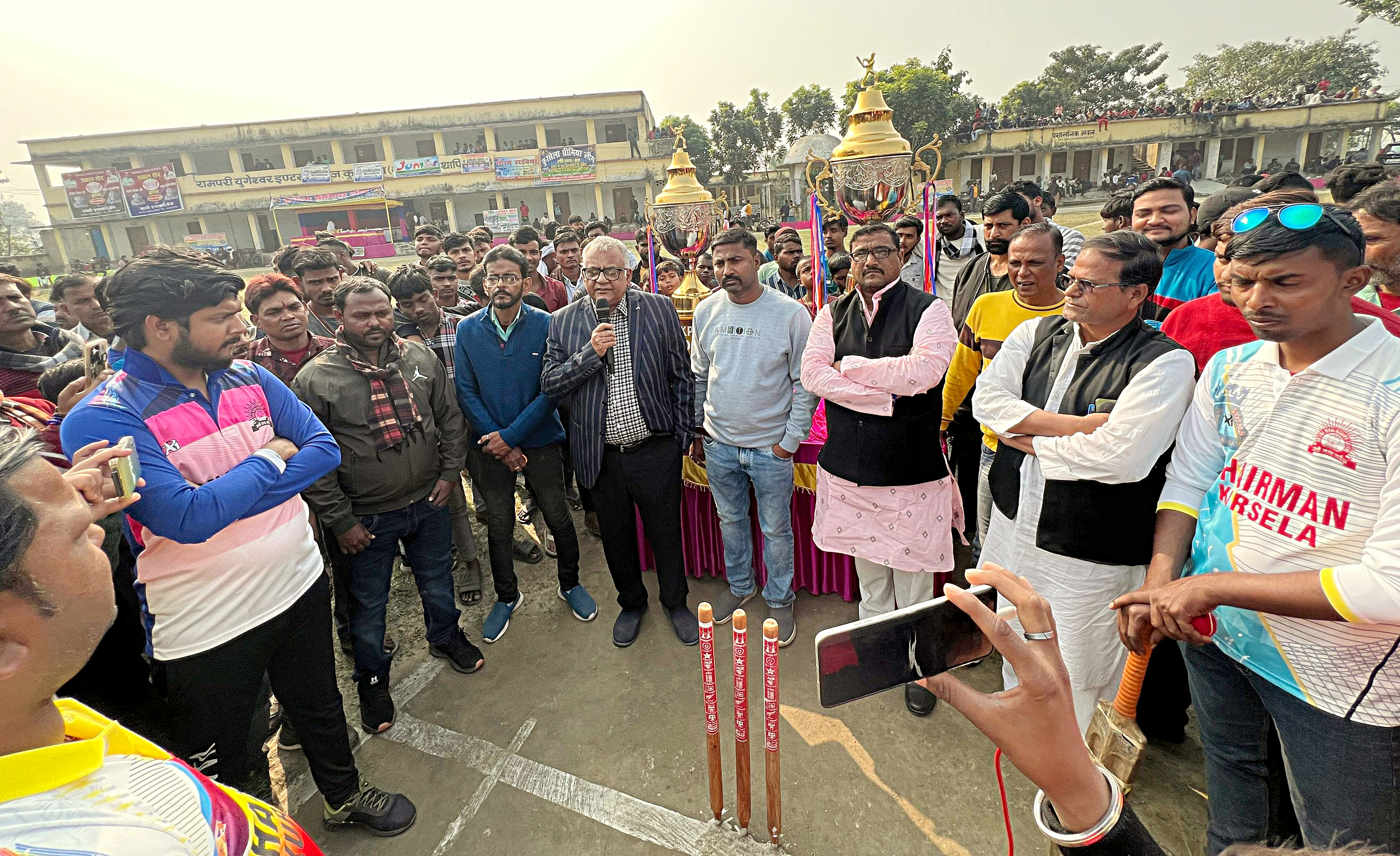 खिलाड़ी व अतिथि खिलाड़ी व अतिथि
