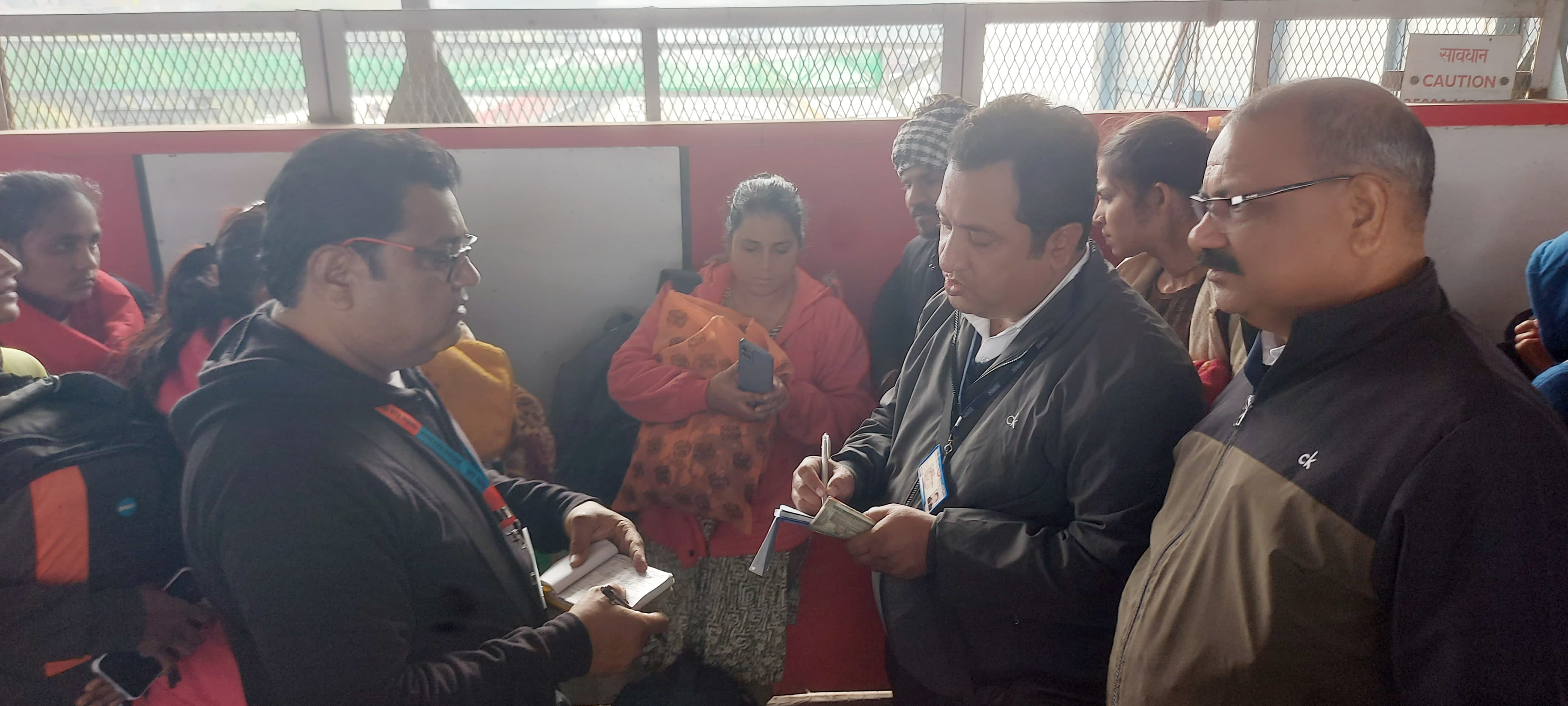 अजमेर मंडल पर 352 लोग रेल में बिना टिकट यात्रा करते पकड़े गए अजमेर मंडल पर 352 लोग रेल में बिना टिकट यात्रा करते पकड़े गए