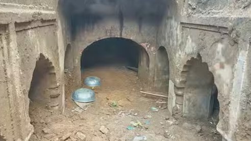 चंदौसी के लक्ष्मण गंज इलाके में मिली 150 साल पुरानी बावड़ी चंदौसी के लक्ष्मण गंज इलाके में मिली 150 साल पुरानी बावड़ी