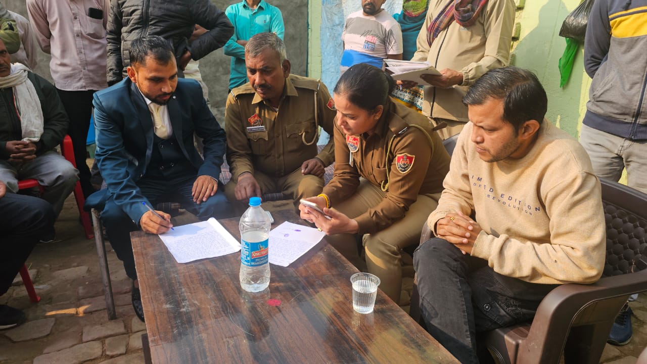 कार्रवाई करते हुए रवि लोहान व टीम सदस्य। कार्रवाई करते हुए रवि लोहान व टीम सदस्य।