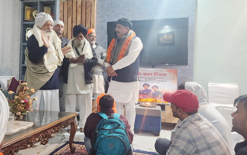 26 Snp-6 सोनीपत: शहीद जोरावर और फतेह सिंह शहीदी दिवस पर आयोजित कार्यक्रम में शामिल नेता व आमजन 26 Snp-6 सोनीपत: शहीद जोरावर और फतेह सिंह शहीदी दिवस पर आयोजित कार्यक्रम में शामिल नेता व आमजन