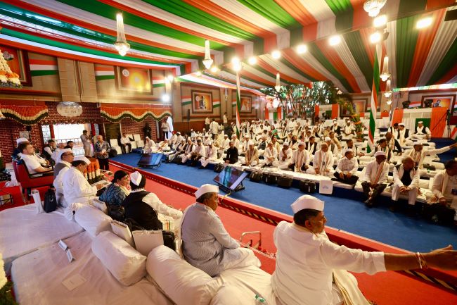 बेलगावी में कांग्रेस कार्यसमिति की बैठक में मंचासीन पार्टी अध्यक्ष मल्लिकार्जुन खरगे और अन्य पदाधिकारी व सदस्य बेलगावी में कांग्रेस कार्यसमिति की बैठक में मंचासीन पार्टी अध्यक्ष मल्लिकार्जुन खरगे और अन्य पदाधिकारी व सदस्य