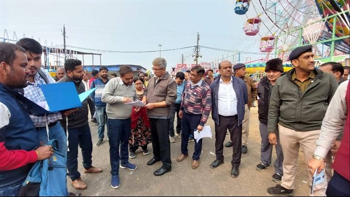 संभागीय आयुक्त ने किया मेला परिसर का निरीक्षण संभागीय आयुक्त ने किया मेला परिसर का निरीक्षण