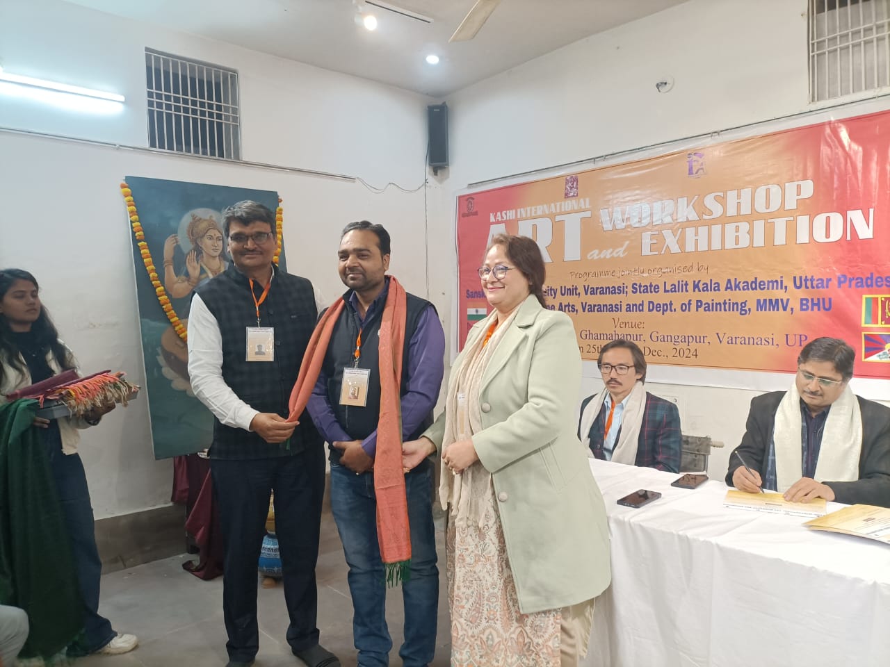 डॉ सुनील विश्वकर्मा का सम्मान करते आयोजक:फोटो बच्चा गुप्ता डॉ सुनील विश्वकर्मा का सम्मान करते आयोजक:फोटो बच्चा गुप्ता