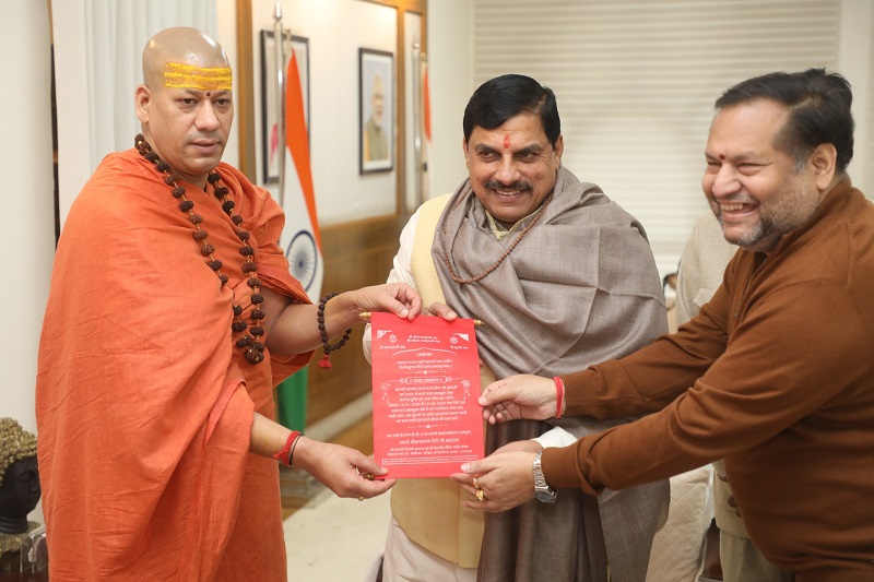 मुख्यमंत्री डॉ. मोहन यादव से मिले आचार्य महामंडलेश्वर स्वामी कैलाशानंद गिरि महाराज मुख्यमंत्री डॉ. मोहन यादव से मिले आचार्य महामंडलेश्वर स्वामी कैलाशानंद गिरि महाराज