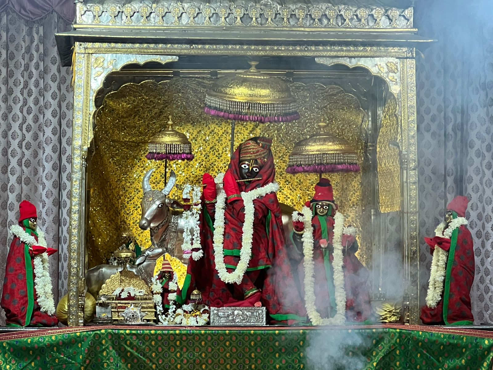 गोविंद देवजी मंदिर समेंत विभिन्न मंदिरों में मनाई गई सफला एकादशी गोविंद देवजी मंदिर समेंत विभिन्न मंदिरों में मनाई गई सफला एकादशी
