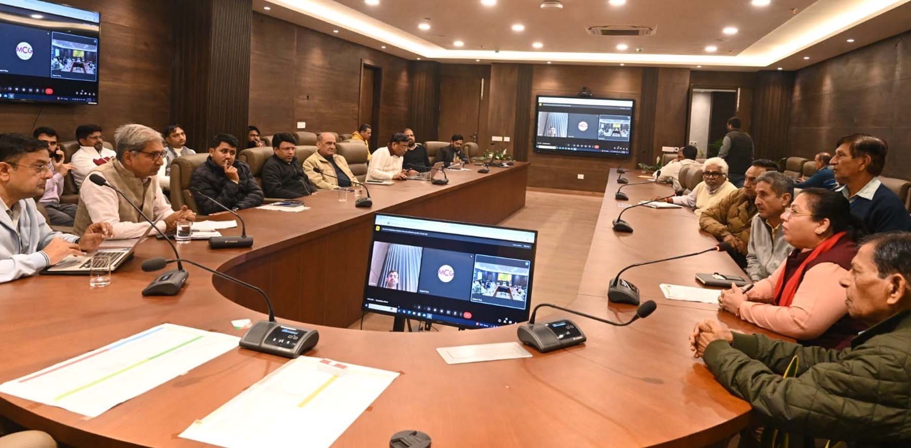 फोटो नंबर-03: गुरुग्राम नगर निगम में समाधान शिविर में समस्याएं सुनते अधिकारी। फोटो नंबर-03: गुरुग्राम नगर निगम में समाधान शिविर में समस्याएं सुनते अधिकारी।