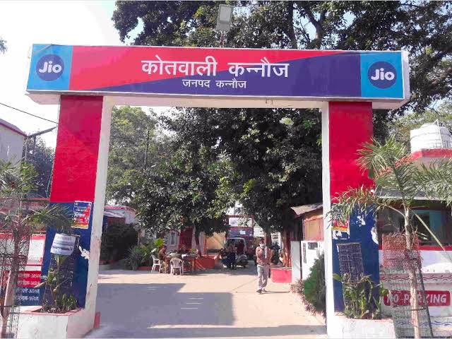कन्नौज पुलिस (सांकेतिक फोटो) कन्नौज पुलिस (सांकेतिक फोटो)