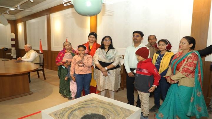 अटल म्यूजियम देखने के लिए पहुंचीं कलेक्टर अटल म्यूजियम देखने के लिए पहुंचीं कलेक्टर